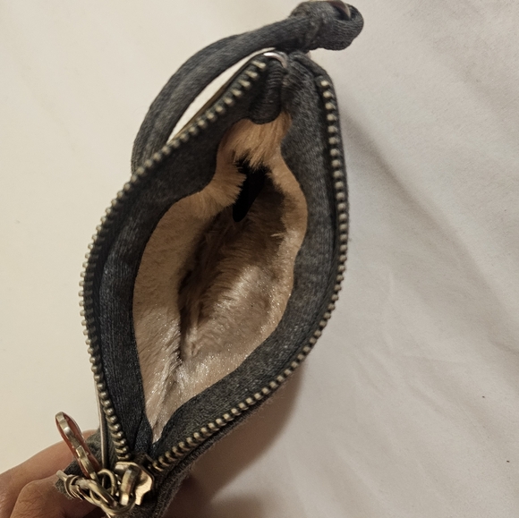 FUZZYNATION CHIHUAHUA DOG WRISTLET CLUTCH - Picture 4 of 4